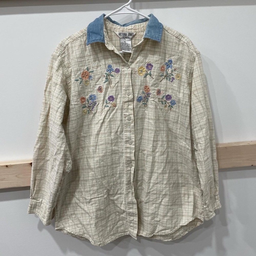 Floral Embroidered Button Down Shirt with Denim Collar